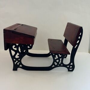 American Girl Pleasant Company Doll Samantha School Desk ~ Very Nice Condition